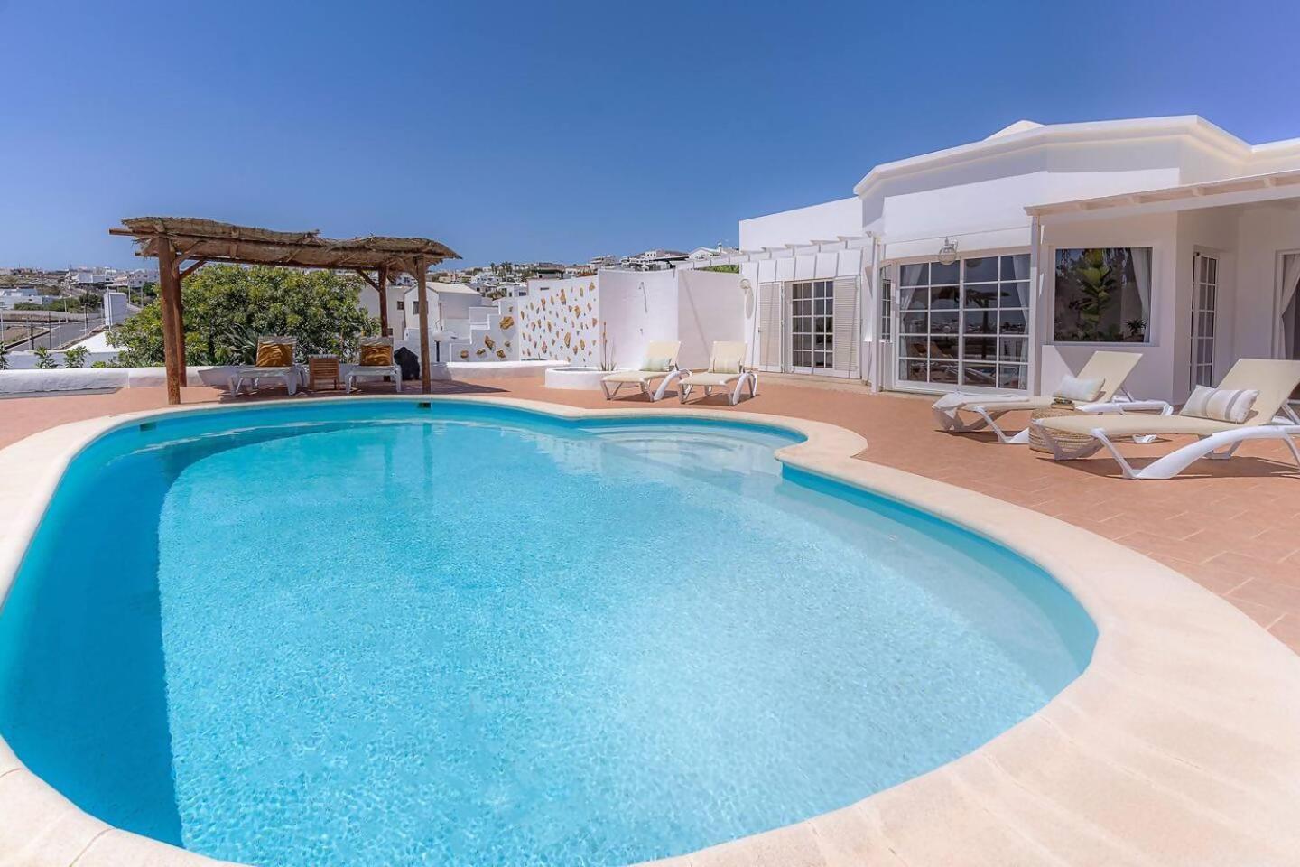 Amazing 3 Bedroom Ocean View With Pool Tías Екстериор снимка